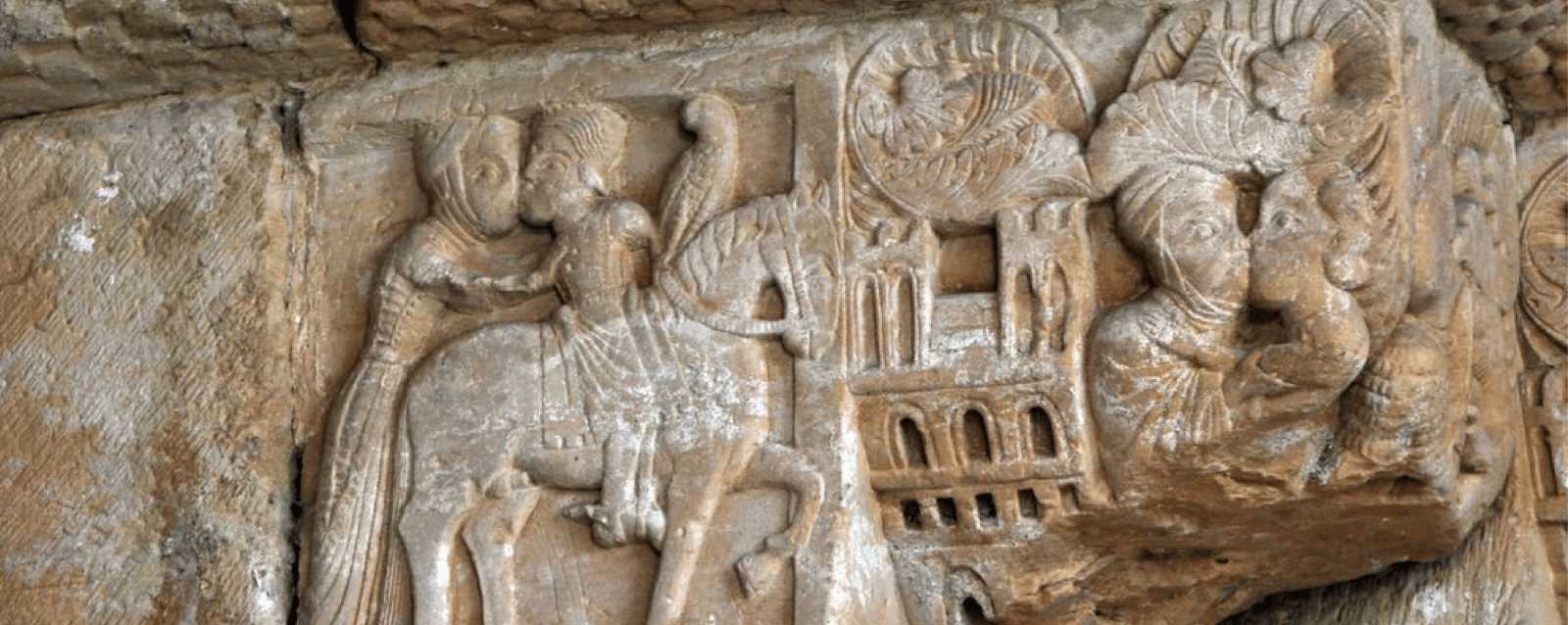 Detalle en el interior del Monasterio de San Pedro de Villanueva en Asturias